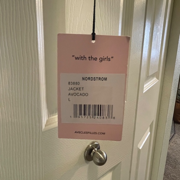 Avec Les Filles Cropped Textured Trucker Jacket - Picture 7 of 7